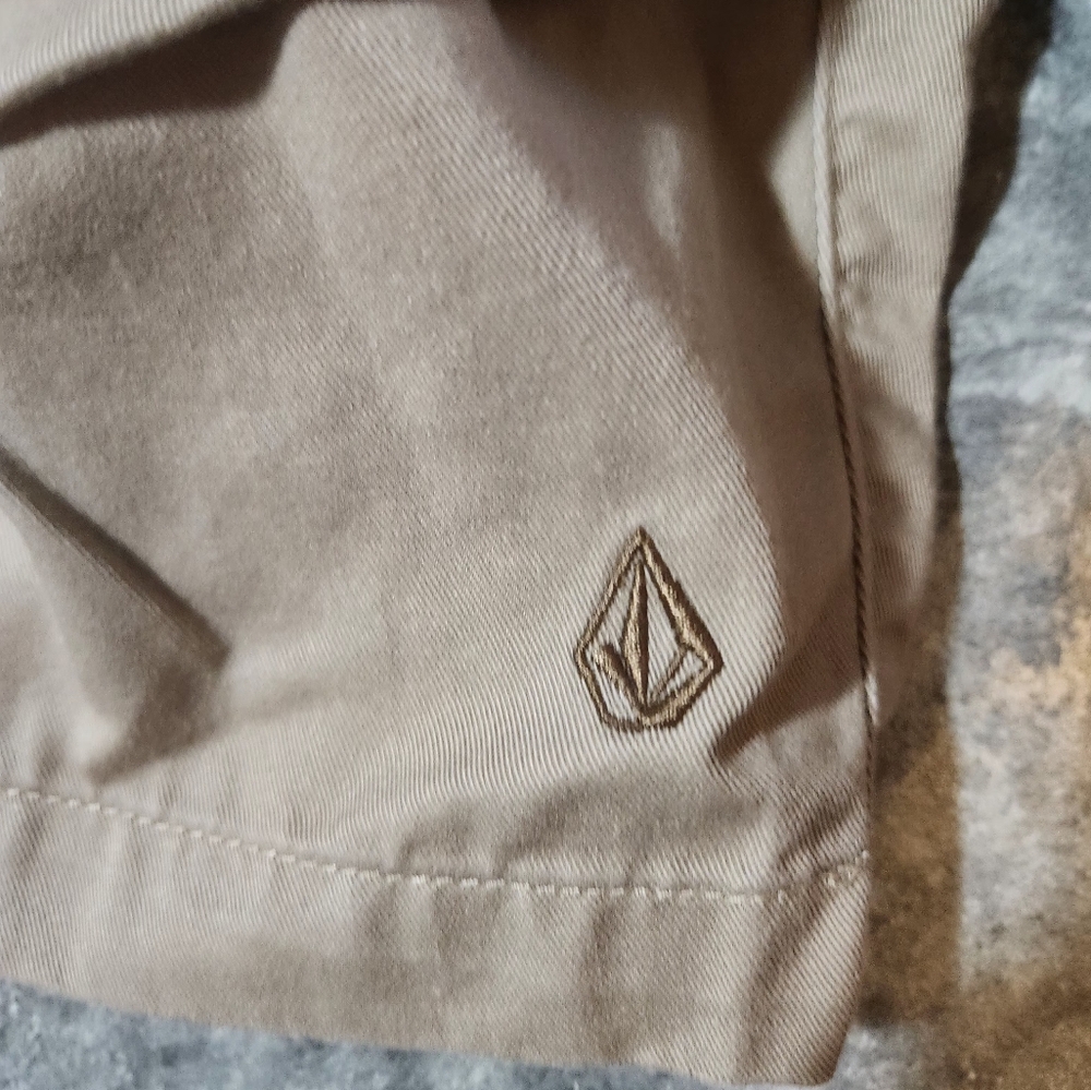 Volcom shorts - Picture 7 of 7